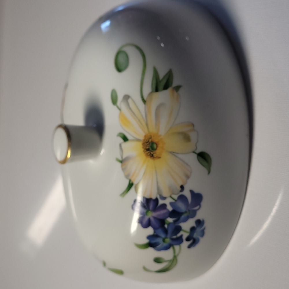 Royal worcester pershore vintage 6.5" oval cover 1978 made in England